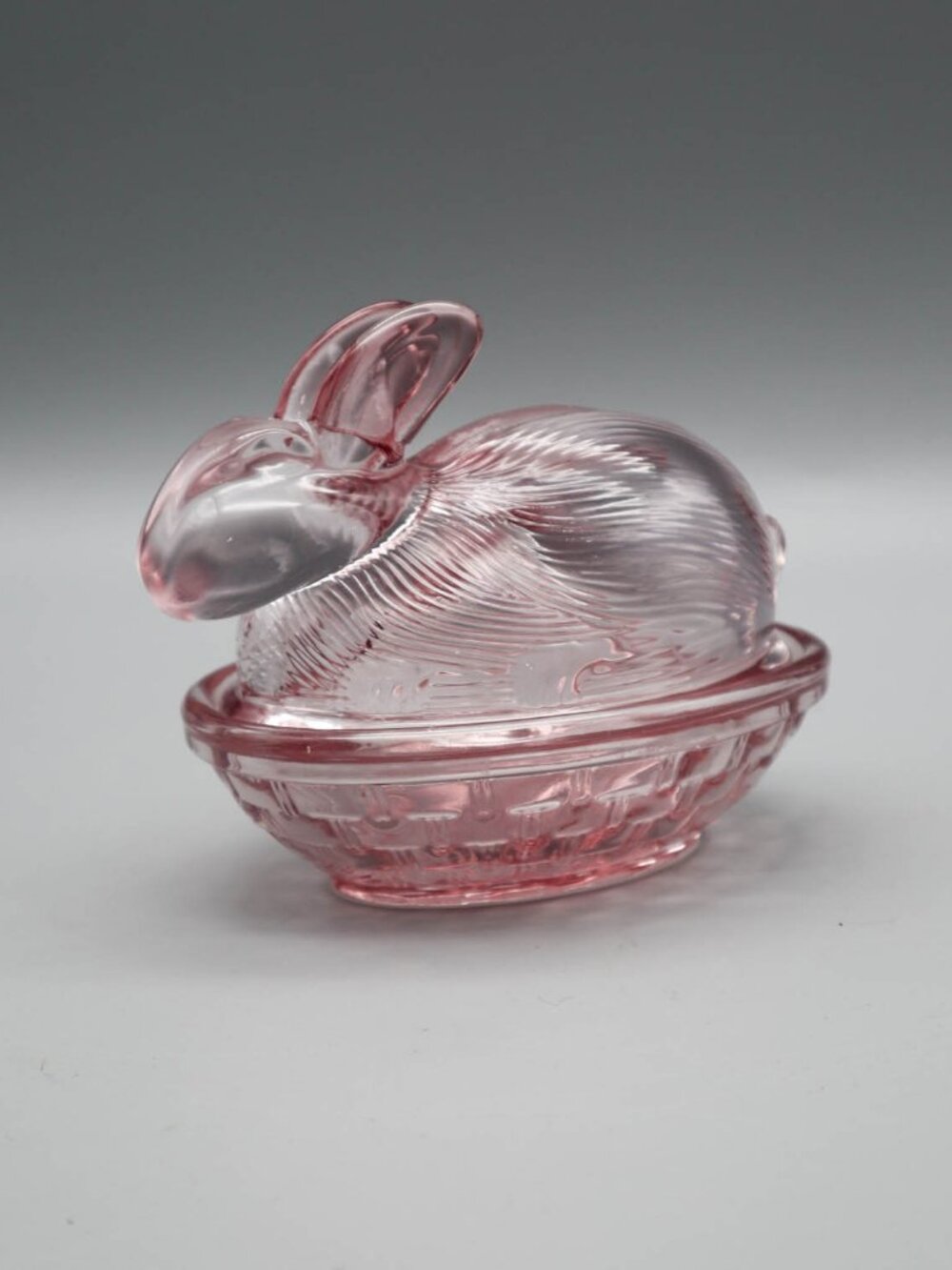 Vtg L.E. Smith Pink Glass Bunny Rabbit on Nest Trinket Candy Dish Basket Weave
